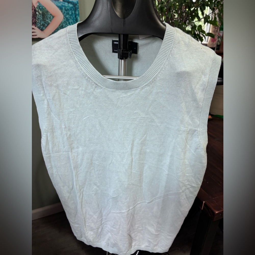 OSOS DESIGN, light sleeveless sweater , NWT